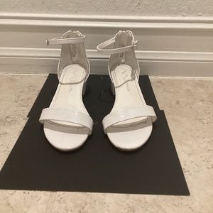 Pre Owened Nina Girls Youth White Patent Dress Shoe
